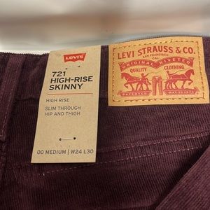 BNWT Levi’s courdroy 721 High Rise Skinny Various sizes Burgandy